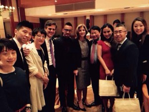 駐日大使のキャロライン・ケネディ女史など、上海からSO関係者らとの記念写真